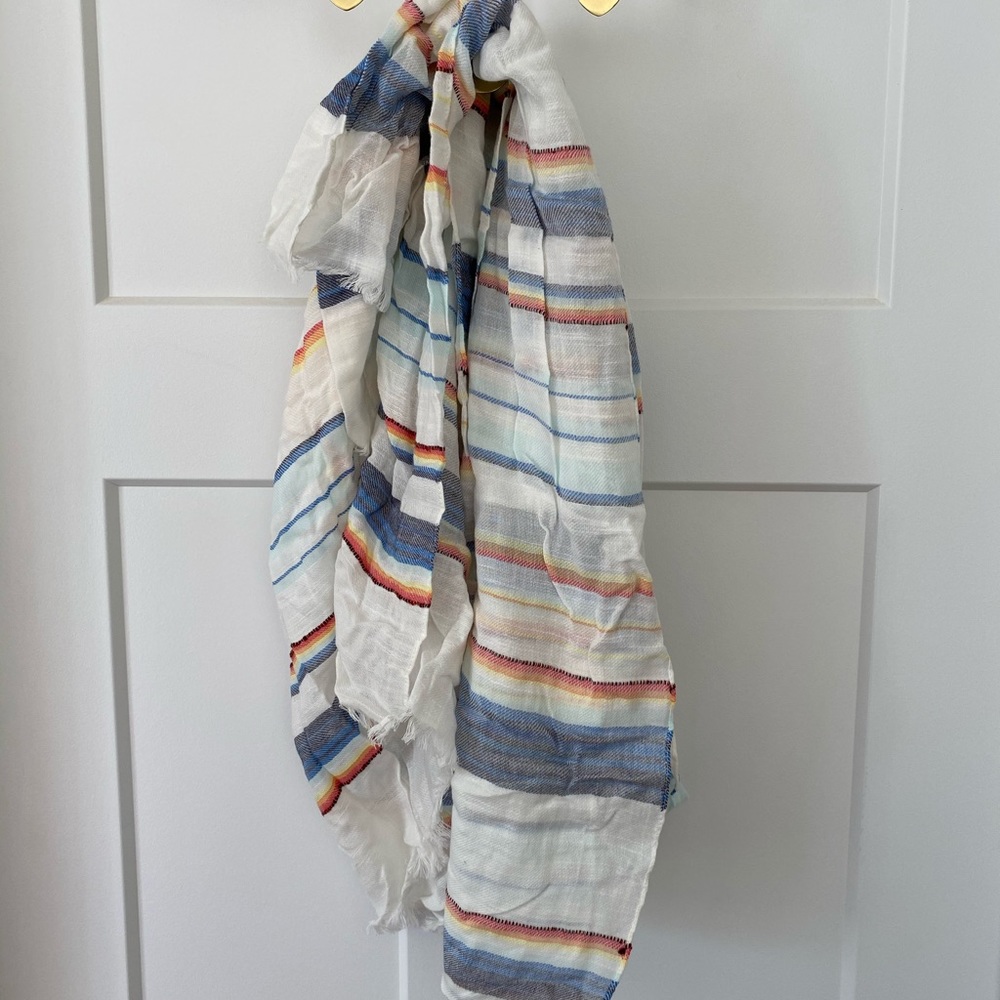 Multicolor gap scarf